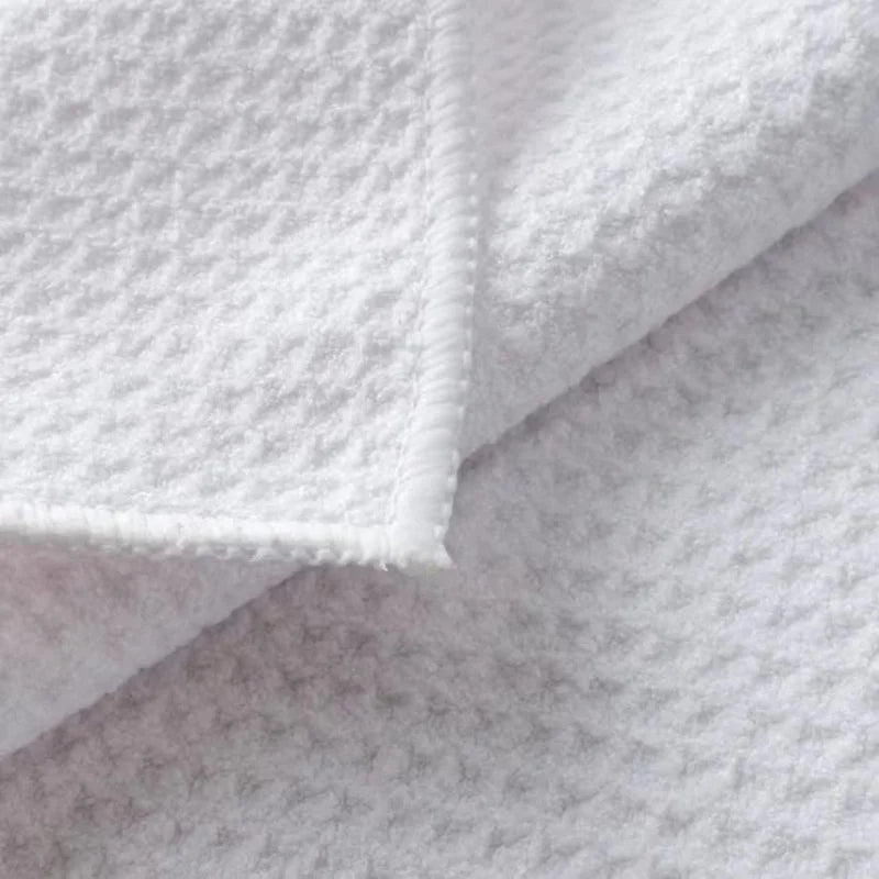 Torchon de grande taille 45×65 en 100% coton. Un design agréable et sympa pour votre cuisine.  Vendu par lot de 3