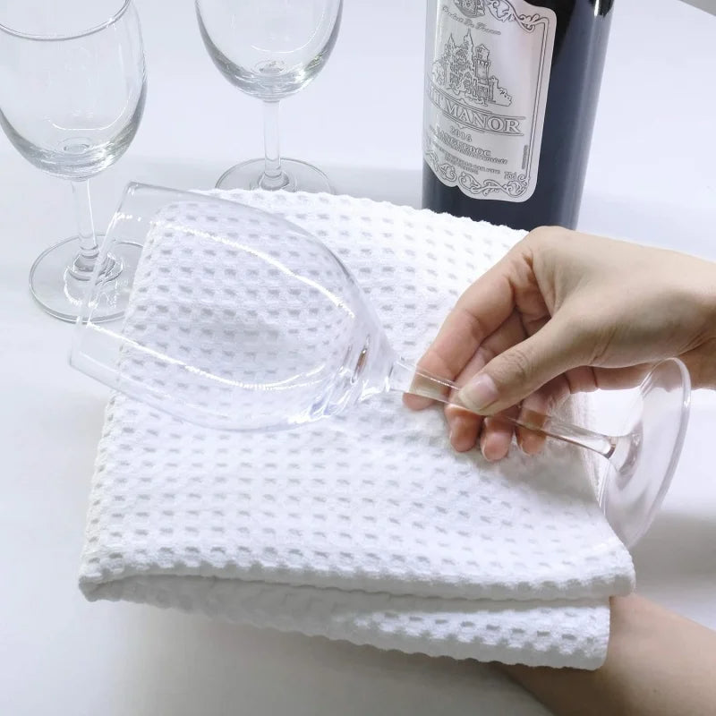 Torchon de grande taille 45×65 en 100% coton. Un design agréable et sympa pour votre cuisine.  Vendu par lot de 3